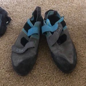 5.10 Rogue rock climbing shoes